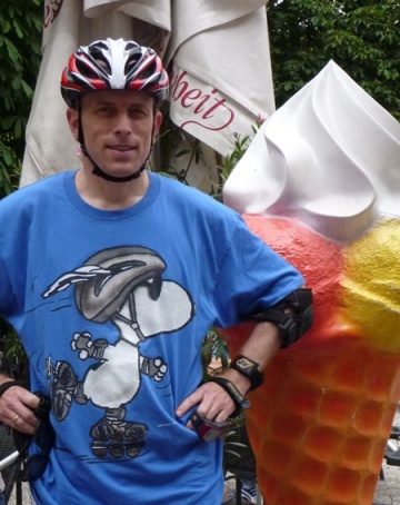 Clemens next to a plastic icecream cone