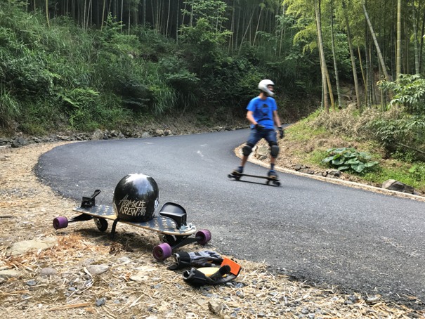 downhill boarding